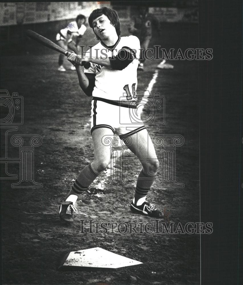 LARGE 1977 Press Photo Donna Benson backs away from a pitch - SSA19401