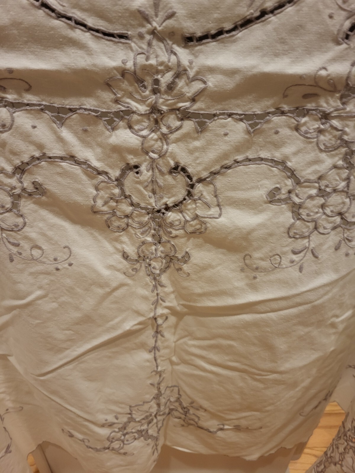 Vtg Madiera Embroidered Cut Work Tablecloth Approx 93\ Vtg Madiera Embroidered Cut Work Tablecloth Approx 93\