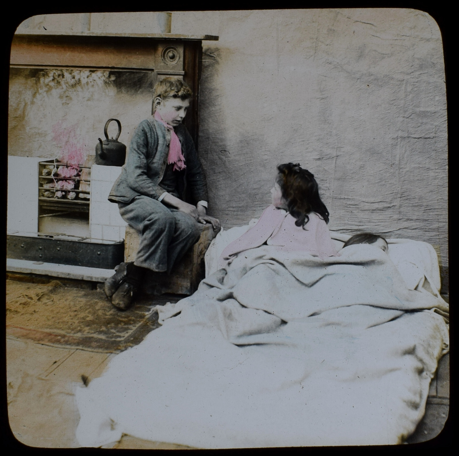 CHILDREN TALKING C1910 ANTIQUE Magic Lantern Slide PHOTO EDWARDIAN