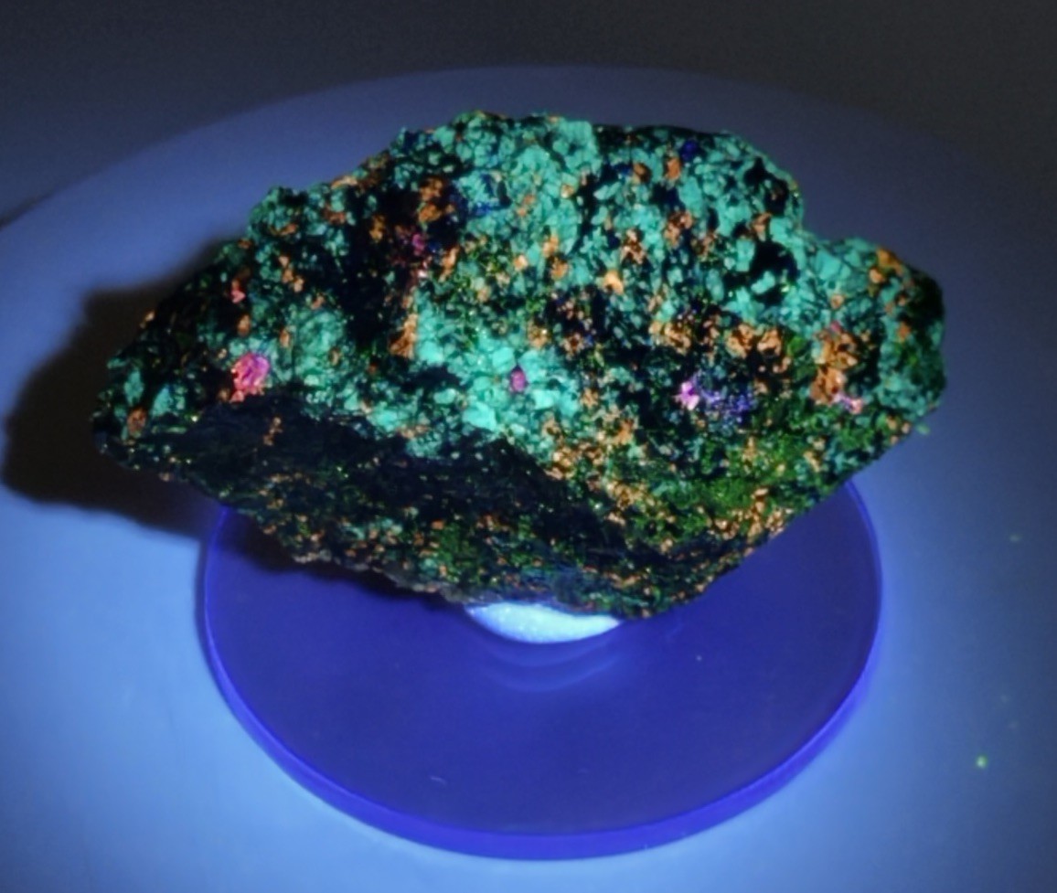 RARE Flourescent & Phosphorescent Chlorophane & Sphalerite Mineral w/ Stand - NJ
