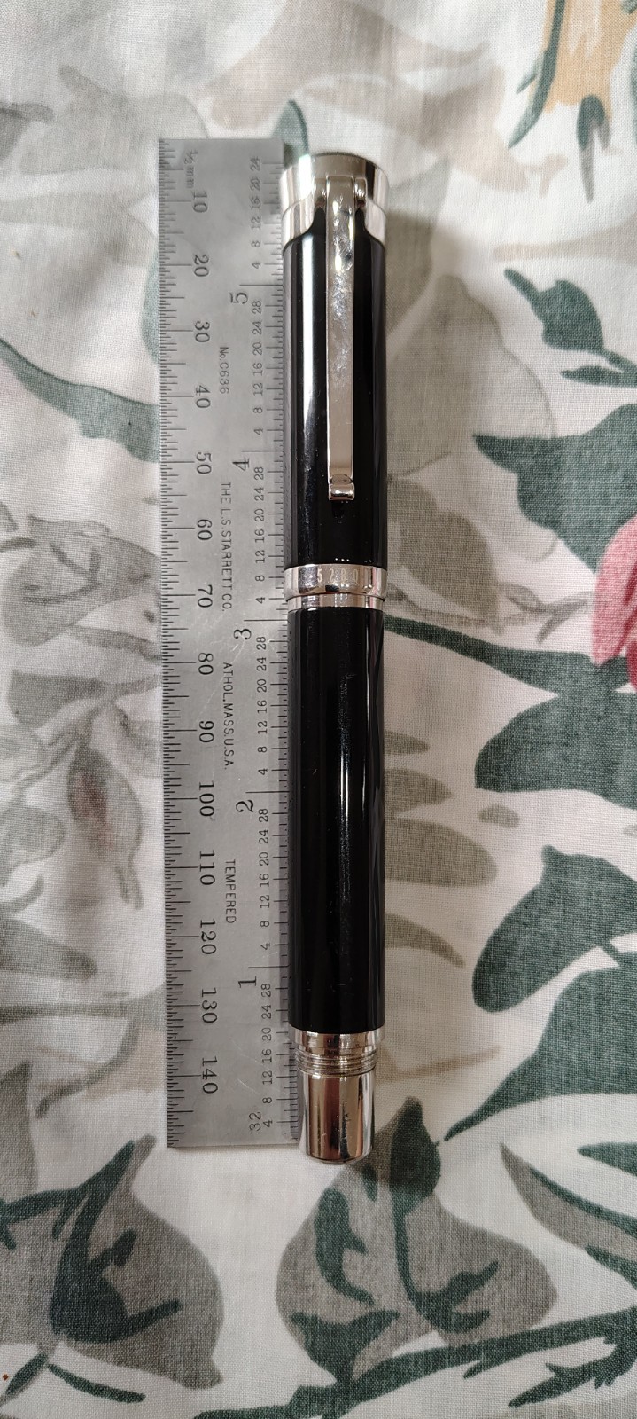 5280 Majestic Black Medium Stainless Steel Nib Fountain Pen 5280 Majestic Black Medium Stainless Steel Nib Fountain Pen