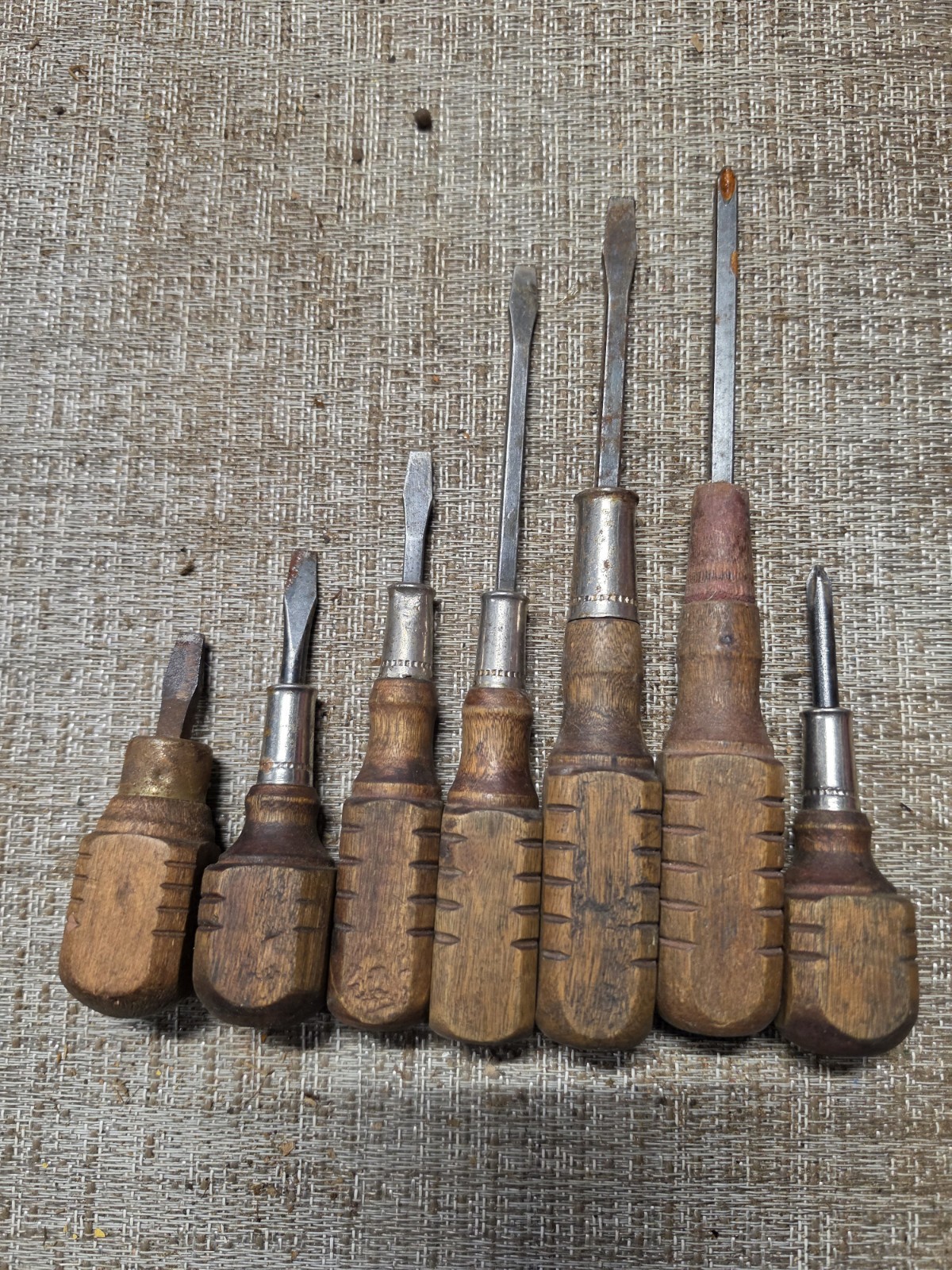 Bundle Of 7 Vintage Wooden Handled Assorted Screwdrivers