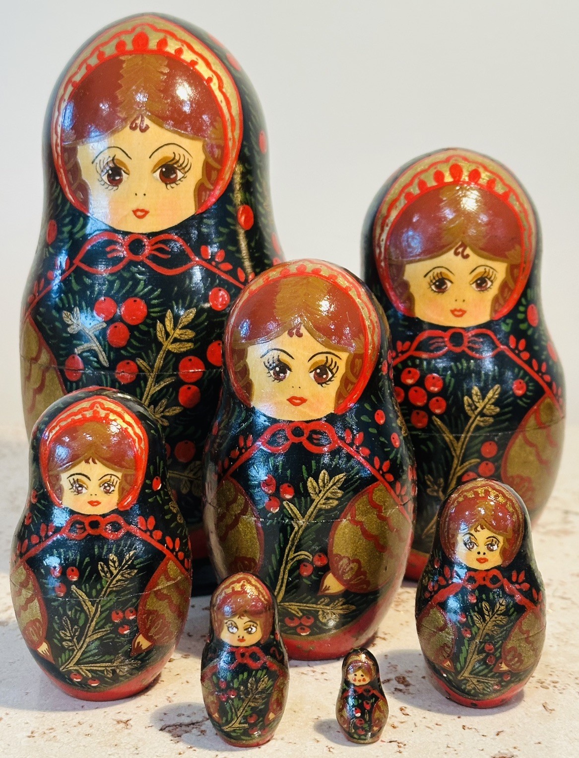Vintage Hand Painted Russian Matryoshka 7 Piece Set 7.75” Nesting Dolls  Signed