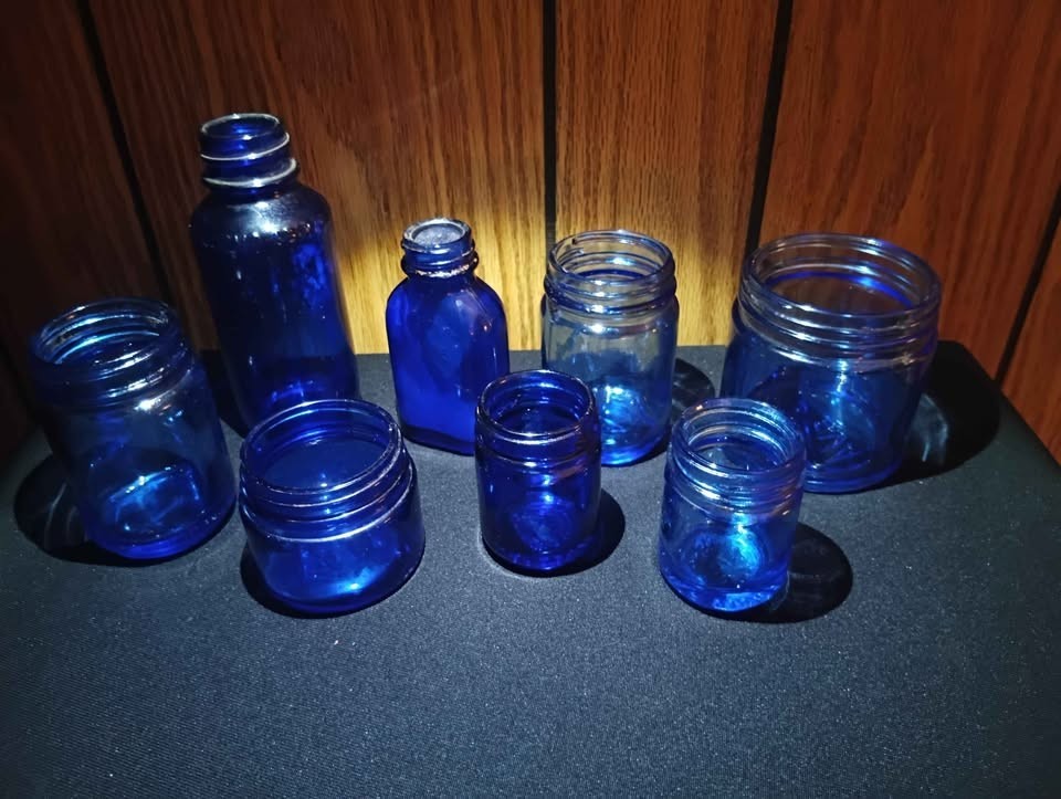 Vintage cobalt blue jars..vicks noxema.. 2 bottles lot of 8 Vintage cobalt blue jars..vicks noxema.. 2 bottles lot of 8