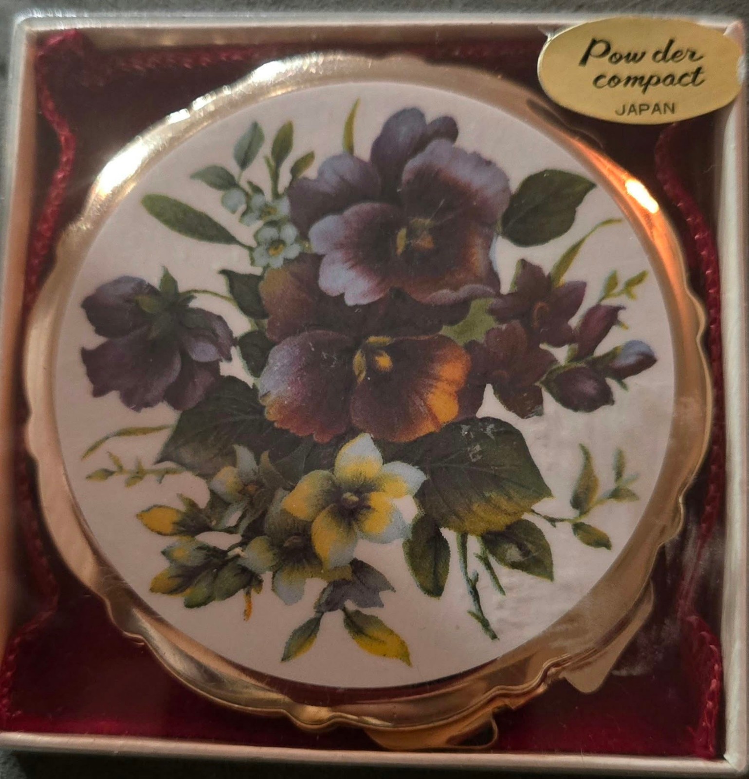 Vintage Max Factor Makeup Compact mirror - violet flowers - Gold scalloped edges Vintage Max Factor Makeup Compact mirror - violet flowers - Gold scalloped edges