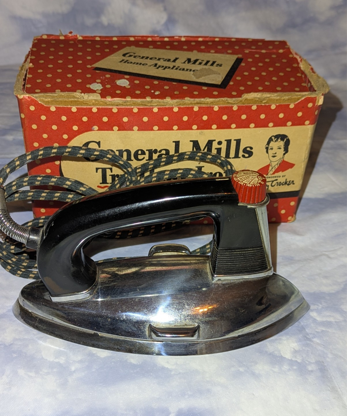 1946 General Mills Tru-Heat Iron Betty Crocker WORKING - Nice Shape w/Box 1100W