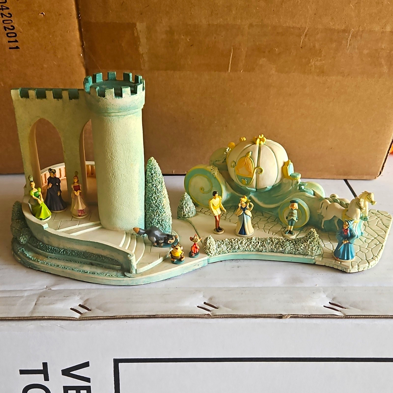 Goebel Disney Cinderella Dream Castle & Coach 10 Figurines Set 1990