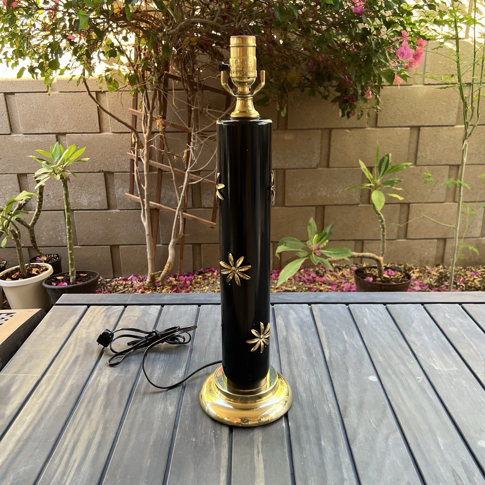 Rare Vintage MCM Black Metal Column Table Lamp Brass Flower Starburst Regency⁠