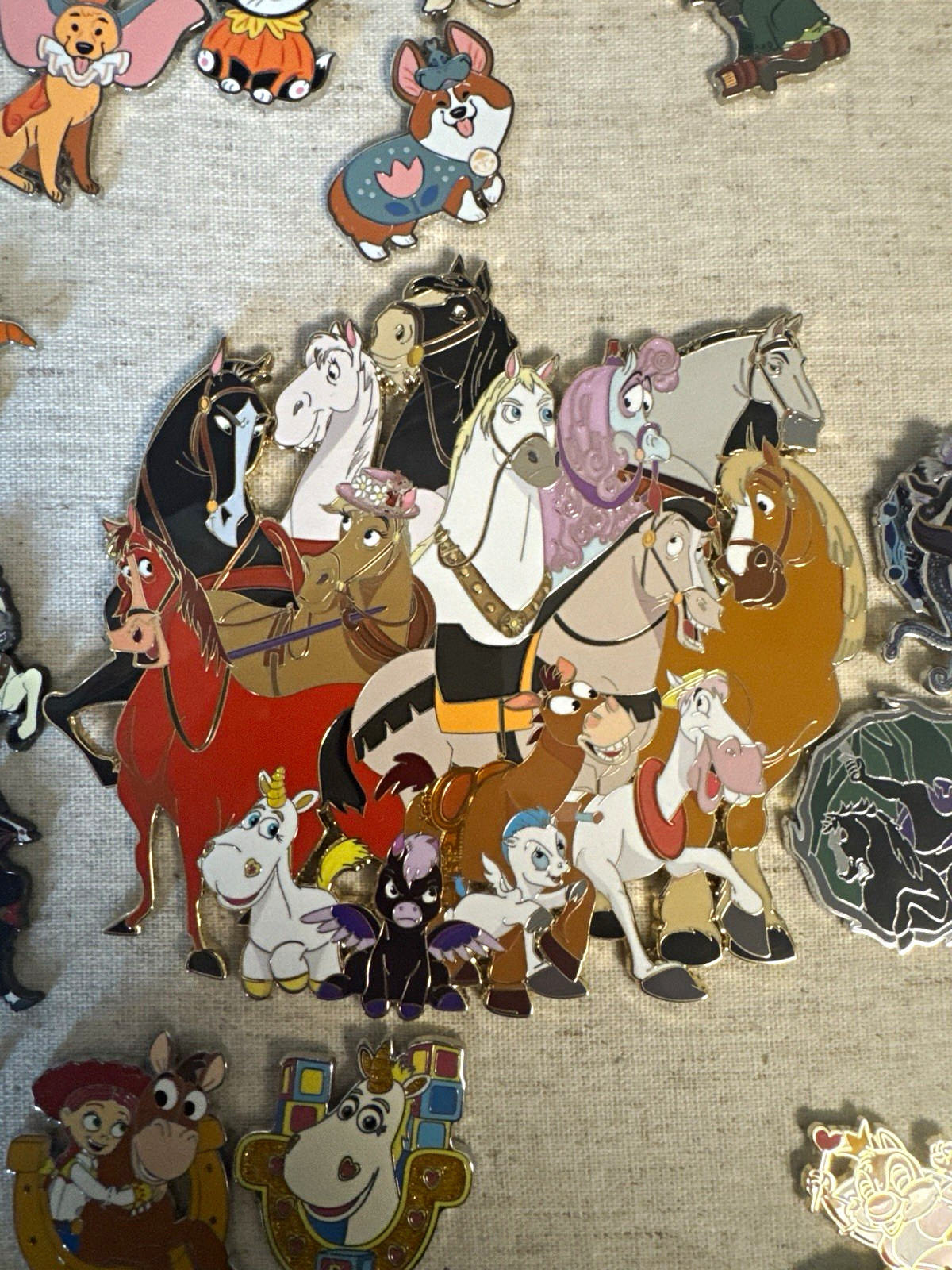Disney Horses “Equine Crew” LE60 Jumbo Fantasy Pin Disney Horses “Equine Crew” LE60 Jumbo Fantasy Pin