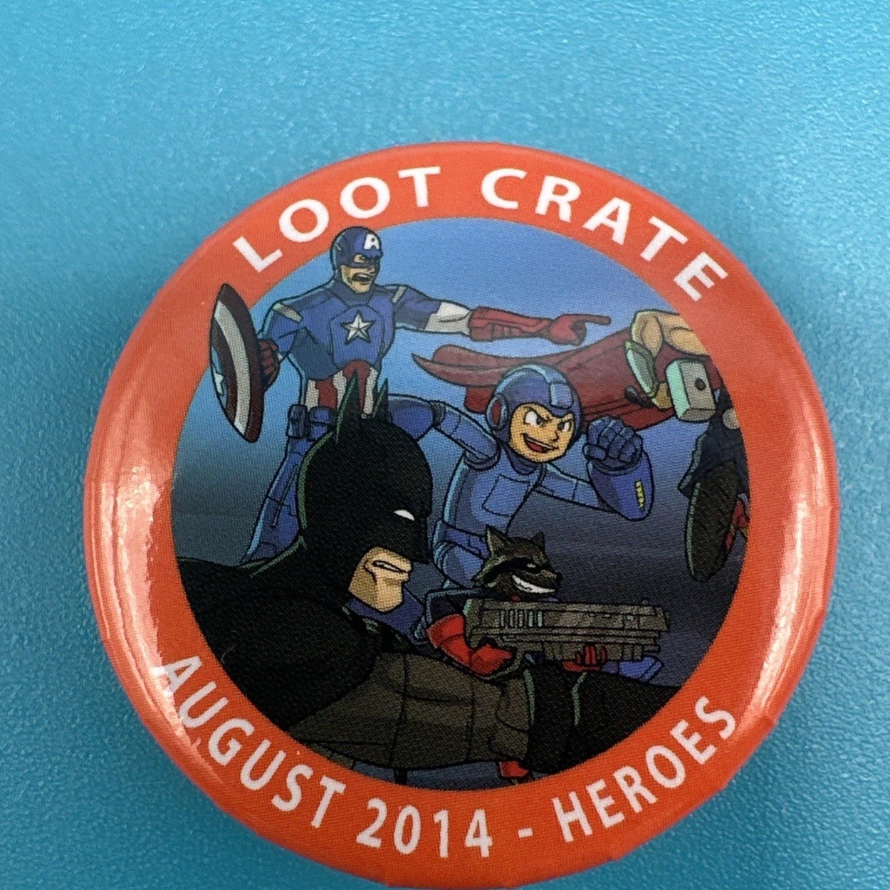 AUGUST 2014 - HEROES LOOT CRATE COLLECTIBLE PIN BUTTON AUGUST 2014 - HEROES LOOT CRATE COLLECTIBLE PIN BUTTON