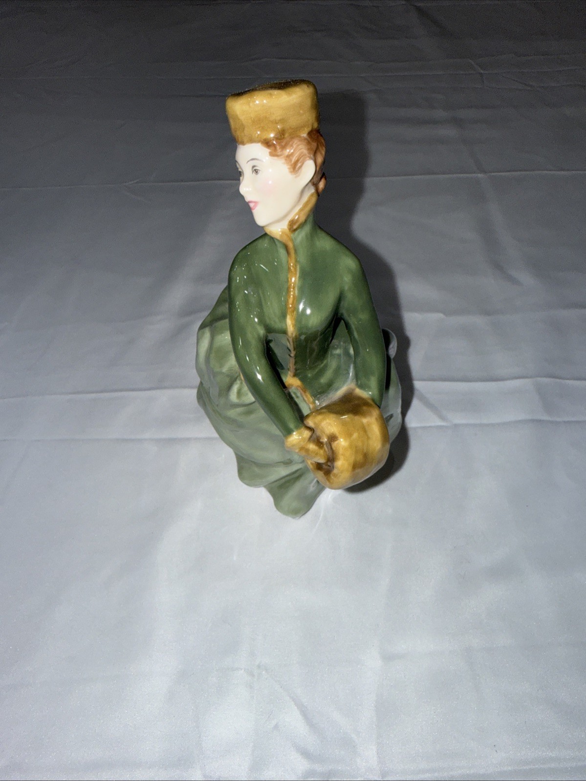 Royal Doulton Figurine “Grace” HN2318 Skating Mary Nicoll 1966-1981 7.9\ Royal Doulton Figurine “Grace” HN2318 Skating Mary Nicoll 1966-1981 7.9\
