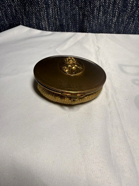Vintage Gold Tone Round Rosary box Compact w/ Raised Image Religious Lid Vintage Gold Tone Round Rosary box Compact w/ Raised Image Religious Lid