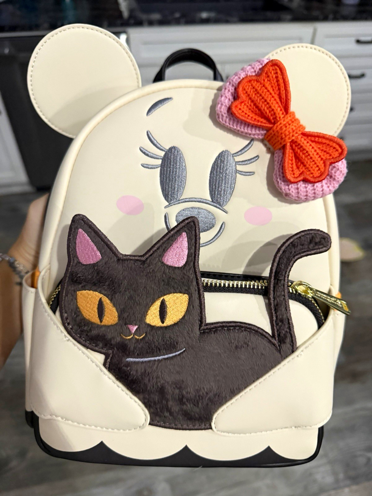 NWT Loungefly Disney Minnie Mouse ghost Glow-Dark Park Exclusive Backpack CAT