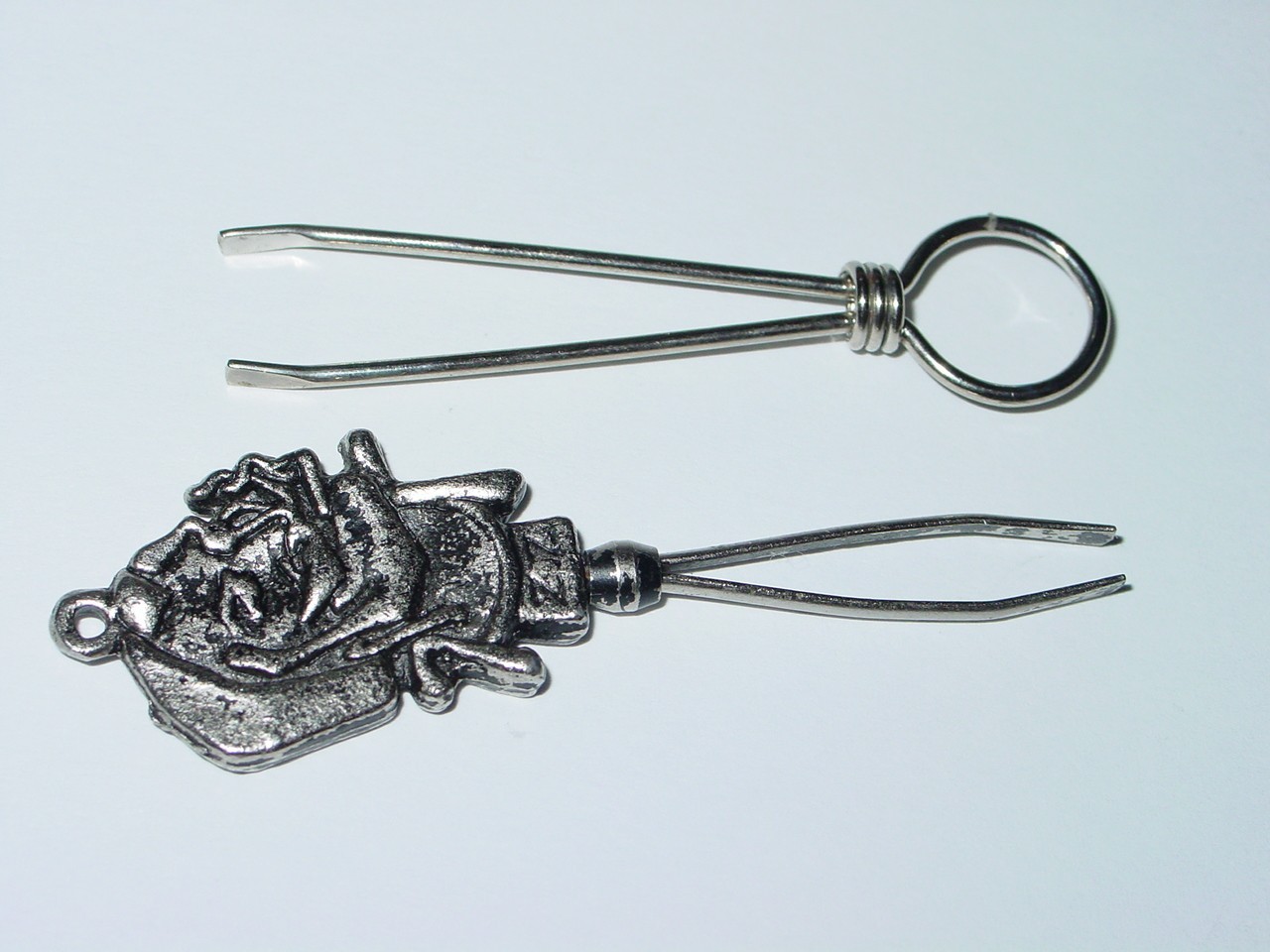 CIGARETTE HOLDER VINTAGE 1970's HEADSHOP ZIG ZAG DUDE ROACH CLIP Set of 2 CIGARETTE HOLDER VINTAGE 1970's HEADSHOP ZIG ZAG DUDE ROACH CLIP Set of 2