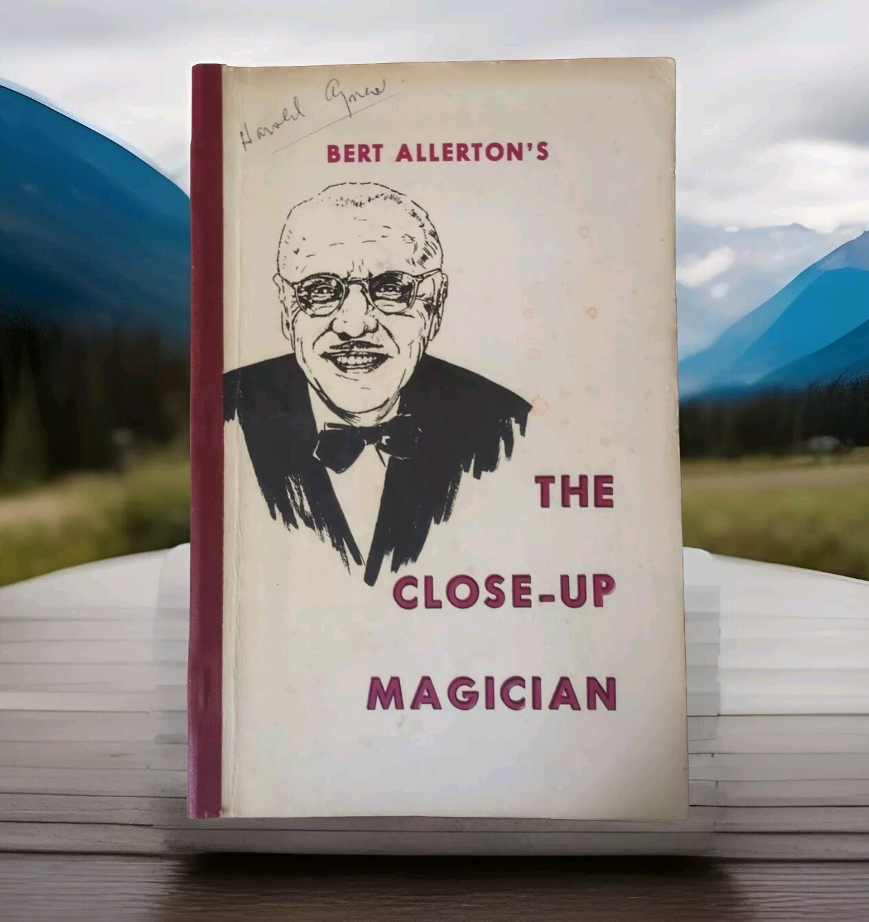 Bert Allerton\'s The Close-up Magician Soft Back 1958