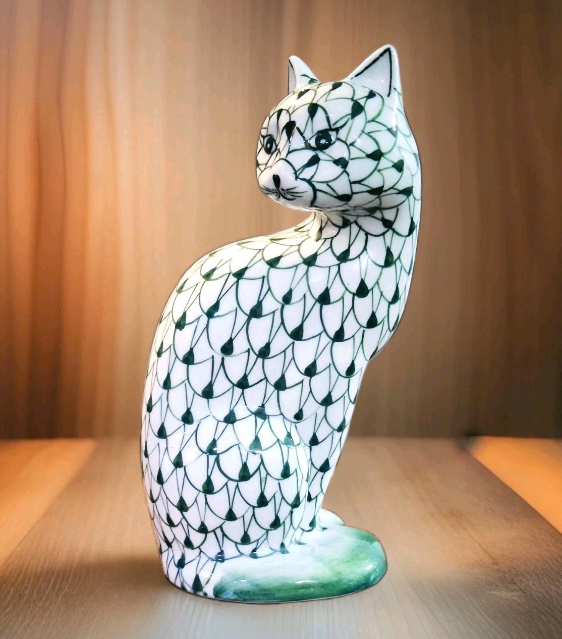 RARE FIND- VNTG. Andrea By Sadek Green Fishnet Porcelain Cat Statue Handpainted 