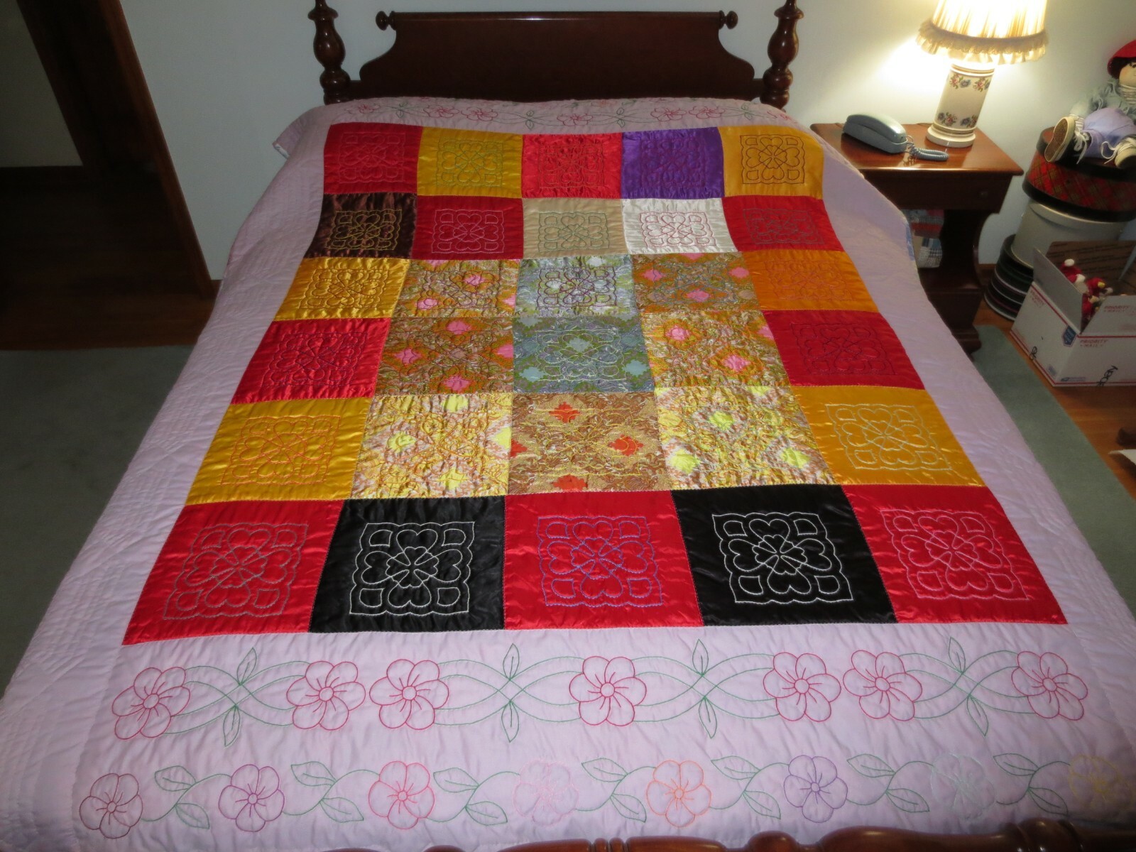 Hand Stitched EMBROIDERED BLOCK DESIGN Satiny & Cotton QUILT - 70\