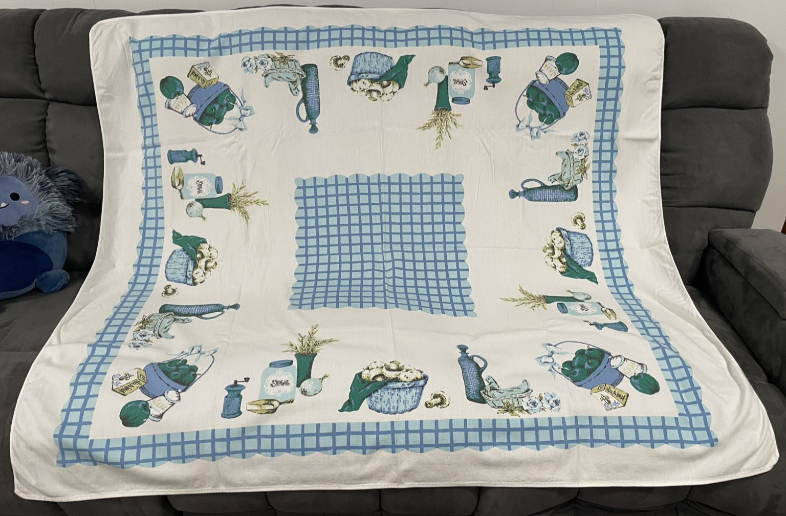 Vintage Blue & White Tablecloth Leaves Rectangle Size 46\