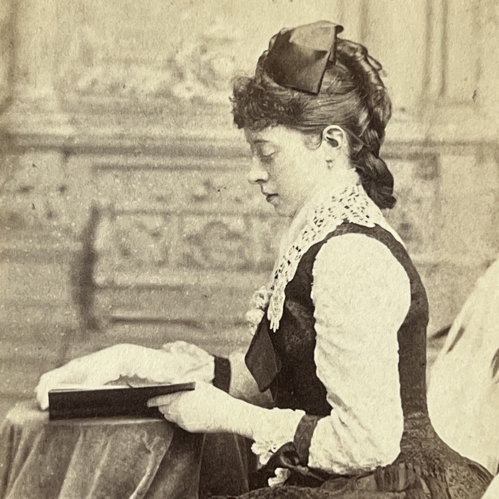 Antique Cabinet Card Photograph Beautiful Young Woman Reading Washington DC Antique Cabinet Card Photograph Beautiful Young Woman Reading Washington DC