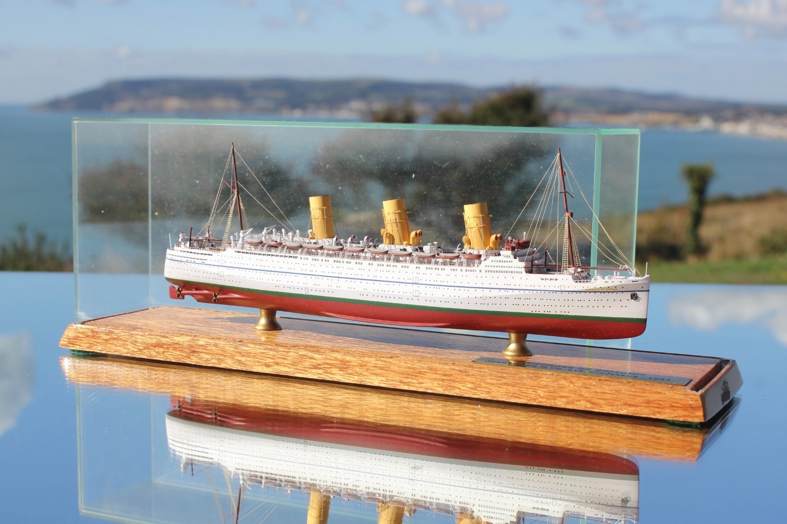 CANADIAN PACIFIC LINE EMPRESS OF BRITAIN CASED MODEL CLASSIC SHIP COLLECTION
