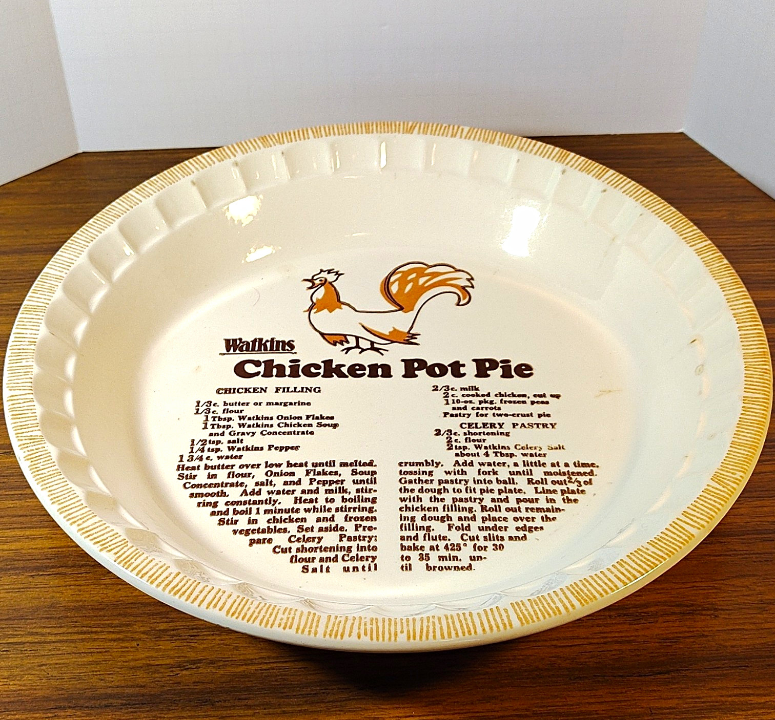 Watkins Vintage 6295 Ceramic 9in Round Pie Dish Rooster Recipe Oven Safe