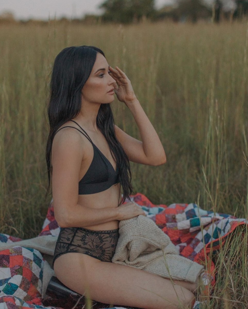 BEAUTIFUL KACEY MUSGRAVES 8X10 Photo