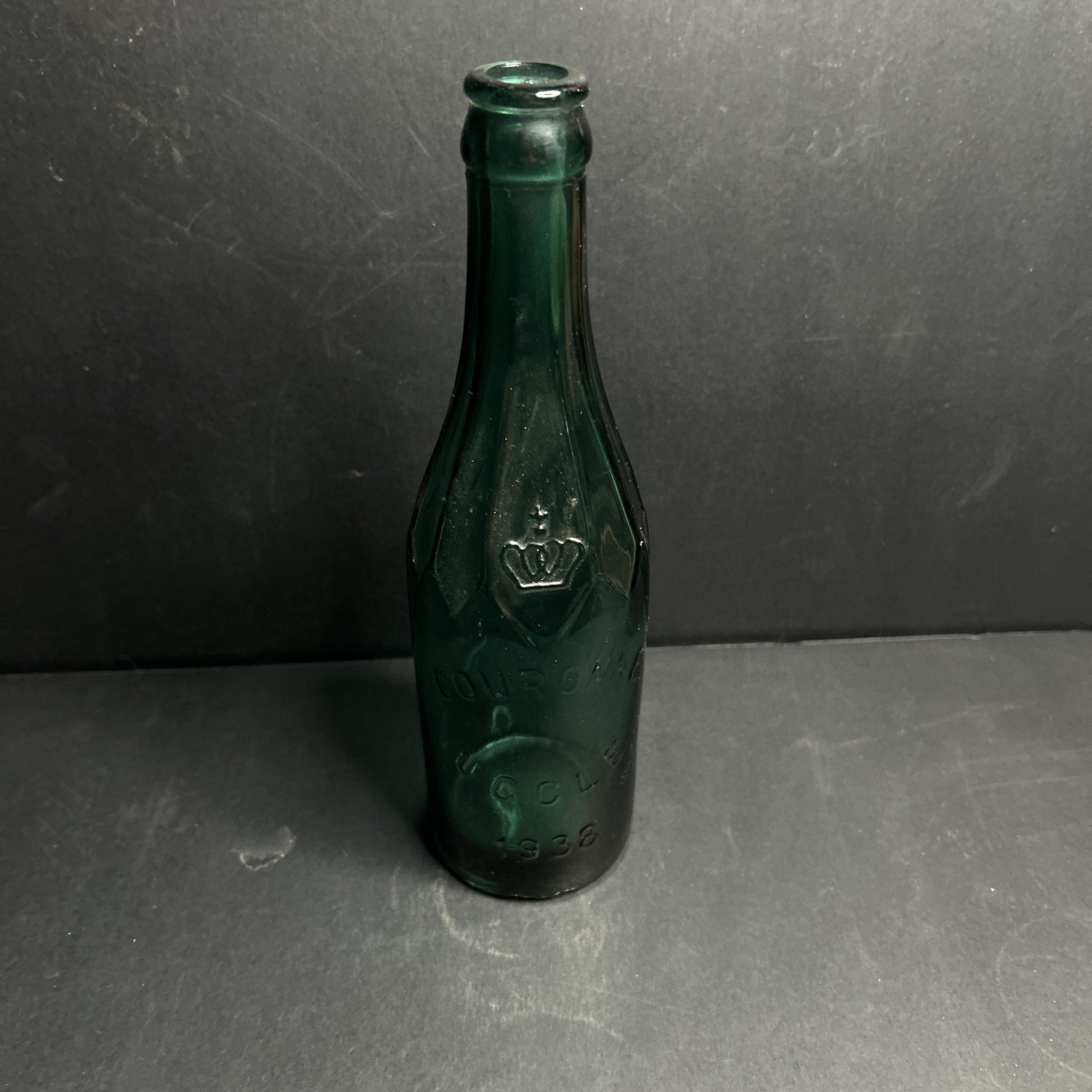 vintage beer bottle from the Brasserie de la Couronne (Brewery of the Crown) vintage beer bottle from the Brasserie de la Couronne (Brewery of the Crown)