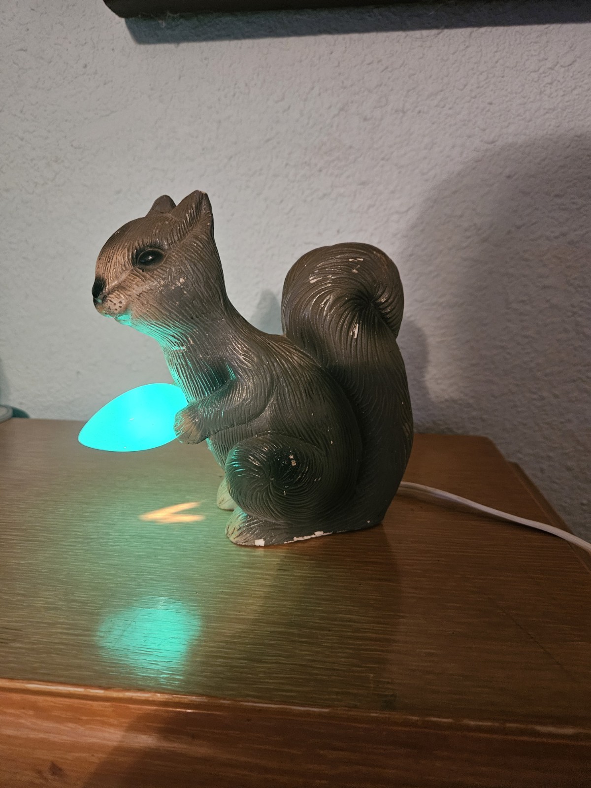 Vintage Hankscraft Squirrel with Nut Light or  TV Lamp  FREE US SHIPPING Plaster