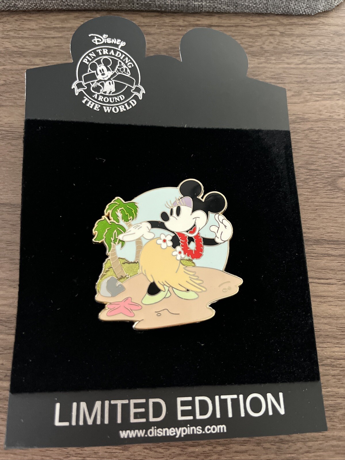 DISNEY SHOPPING MINNIE HULA VINTAGE HAWAIIAN HOLIDAY PIN RARE 2010 LE250 DISNEY SHOPPING MINNIE HULA VINTAGE HAWAIIAN HOLIDAY PIN RARE 2010 LE250