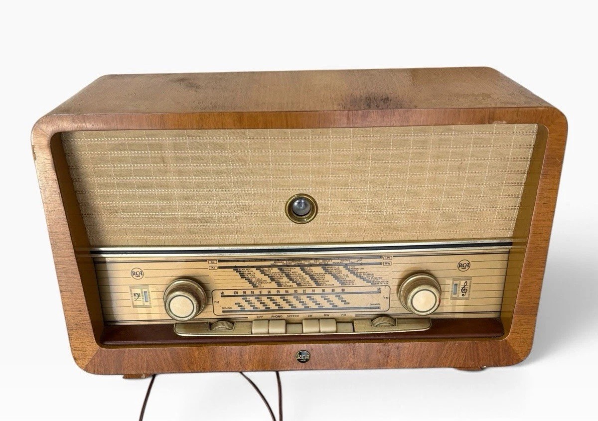 Vintage RCA 67 QR 73 FM-W Tube Radio Wood Cabinet West Germany Parts Not Working