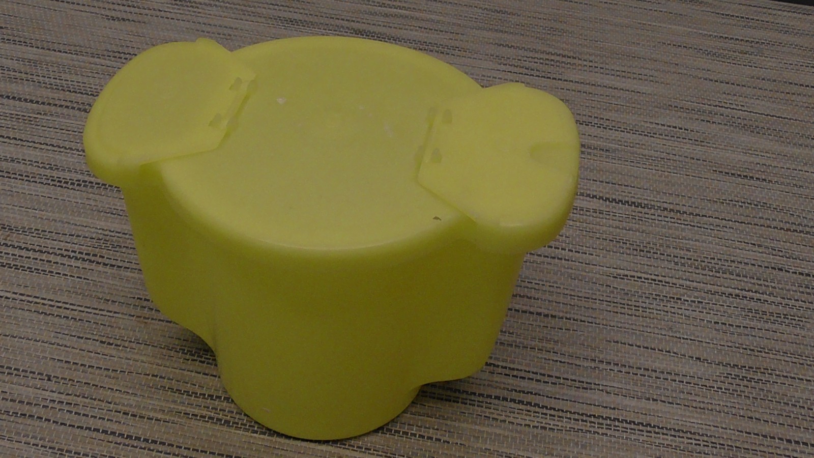 Vintage Tupperware Yellow Creamer flip Top Lid Vintage Tupperware Yellow Creamer flip Top Lid