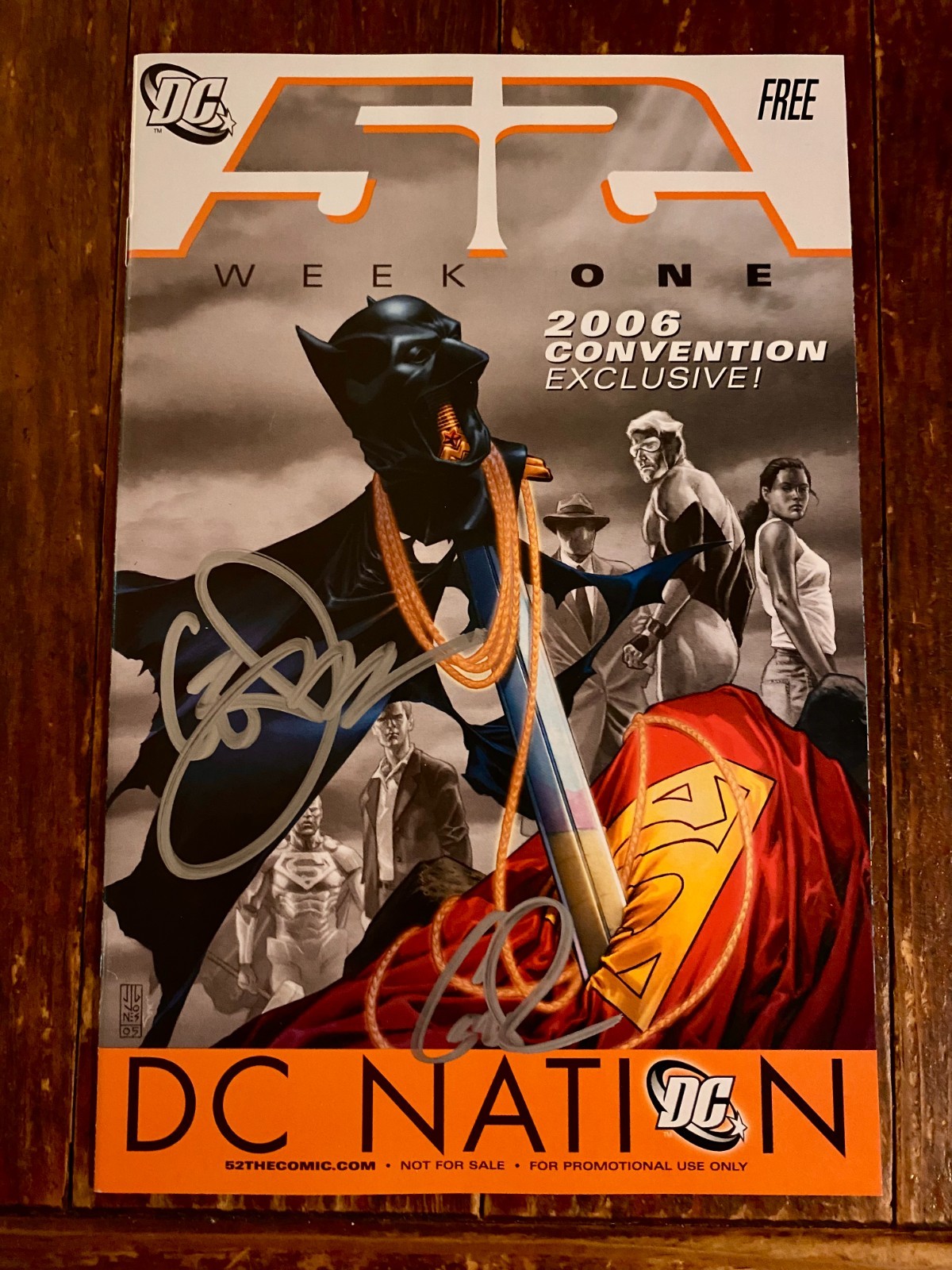 52 WEEK ONE SIGNED | GEOFF JOHNS GREG RUCKA | 2006 CONVENTION EXCLUSIVE | DC