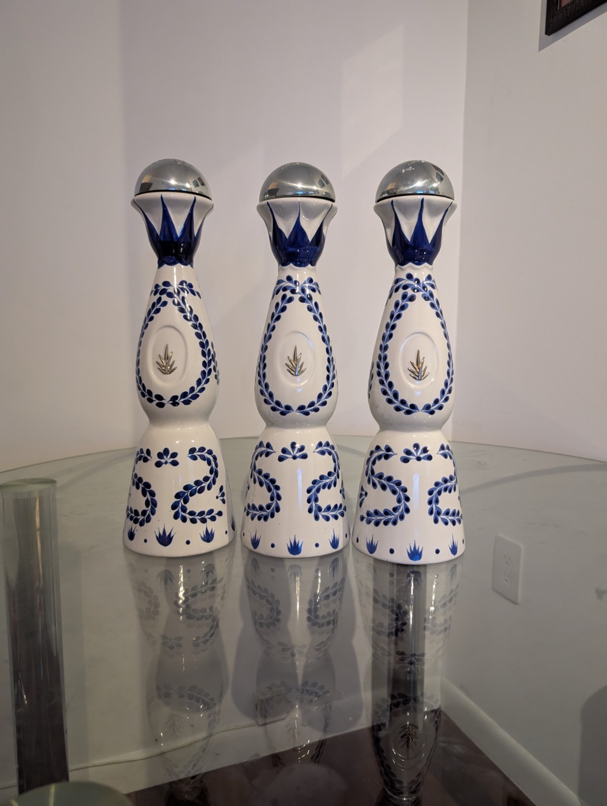 empty liquid bottles with its cases (Louis X111, The John Walker, Claze Azul) empty liquid bottles with its cases (Louis X111, The John Walker, Claze Azul)