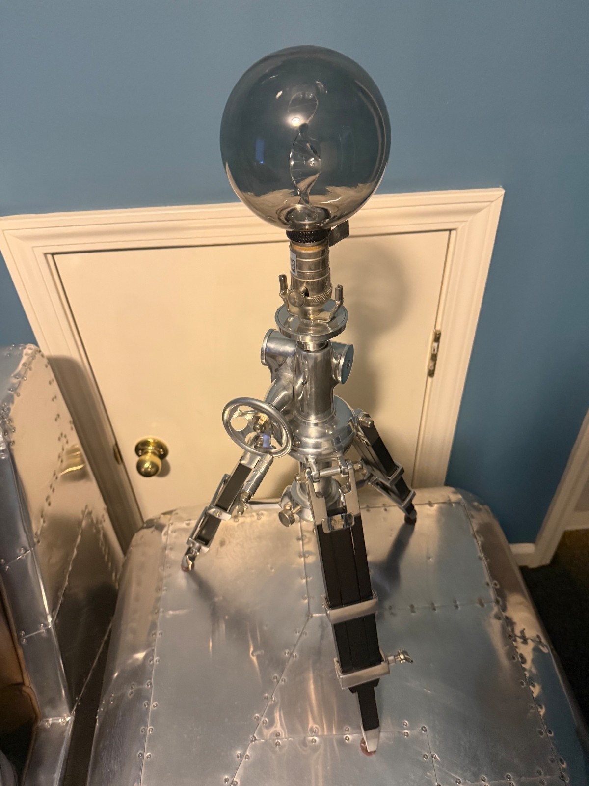 RH Restoration Hardware Royal Marine Tri-Pod Table lamp - Pair - Wood & Iron RH Restoration Hardware Royal Marine Tri-Pod Table lamp - Pair - Wood & Iron