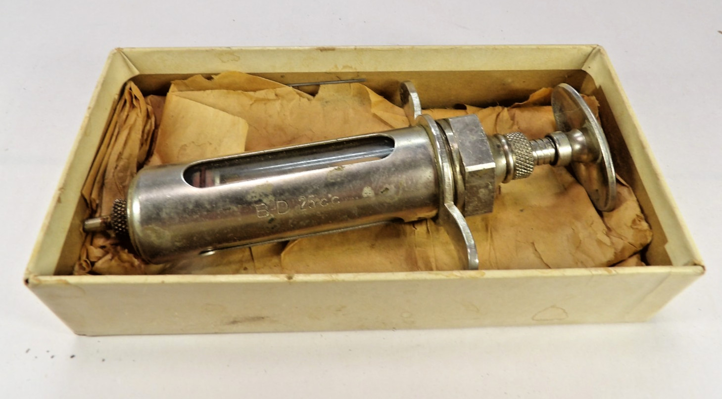 Antique Vintage Becton & Dickinson Co. Veterinary Syringe 25 cc 507/25