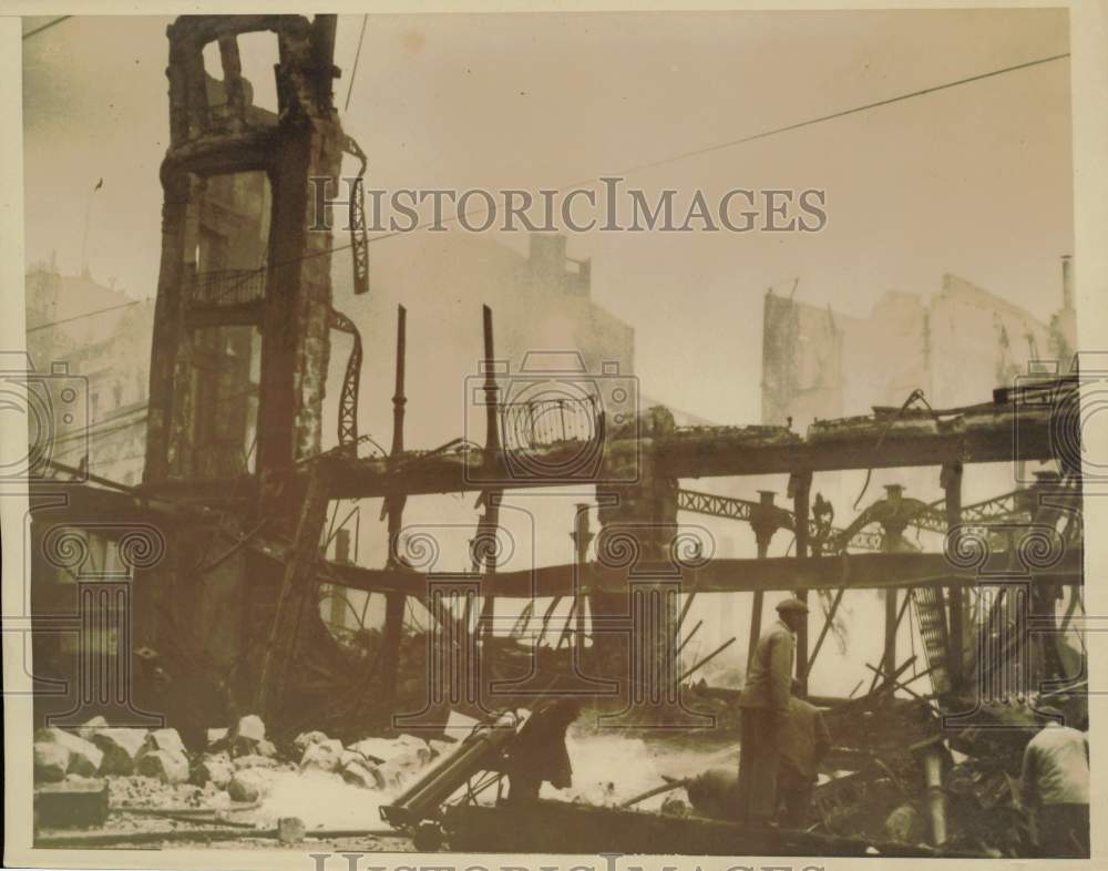 1938 Press Photo Fire destroys Nouvelles Galeries in Marseilles, France
