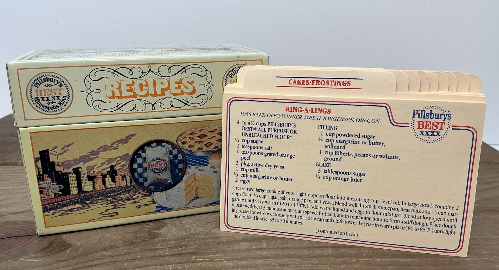 Vintage 80’s Pillsbury\'s Best - Heritage Metal Recipe Box w Recipes & Dividers