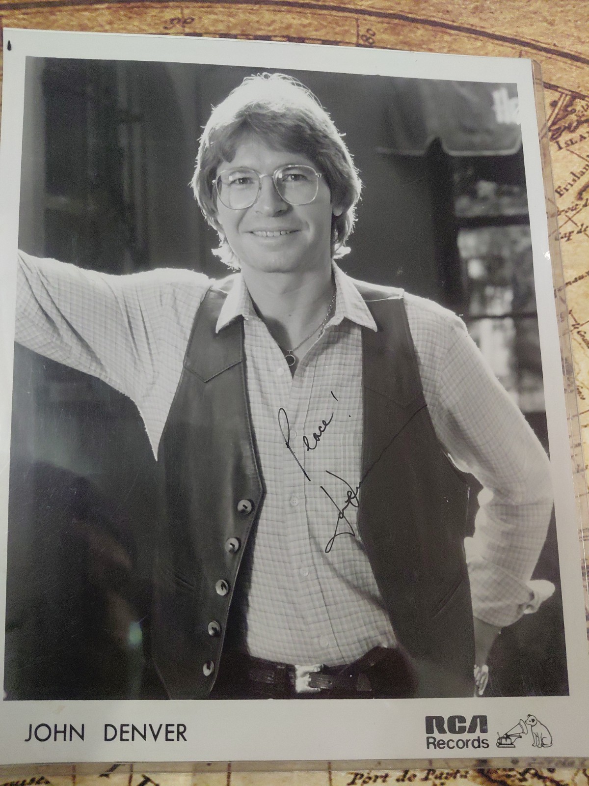 John Denver Signed 8×10 Photo In Great Condition COA John Denver Signed 8×10 Photo In Great Condition COA