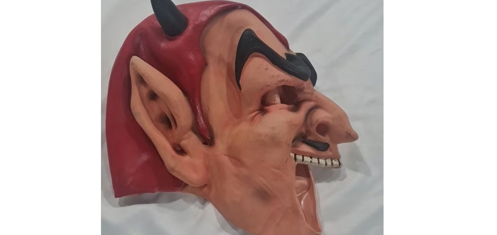 Vintage 2005 Disguise SpeakEZ Scratch halloween Mask  horned devil diablo man