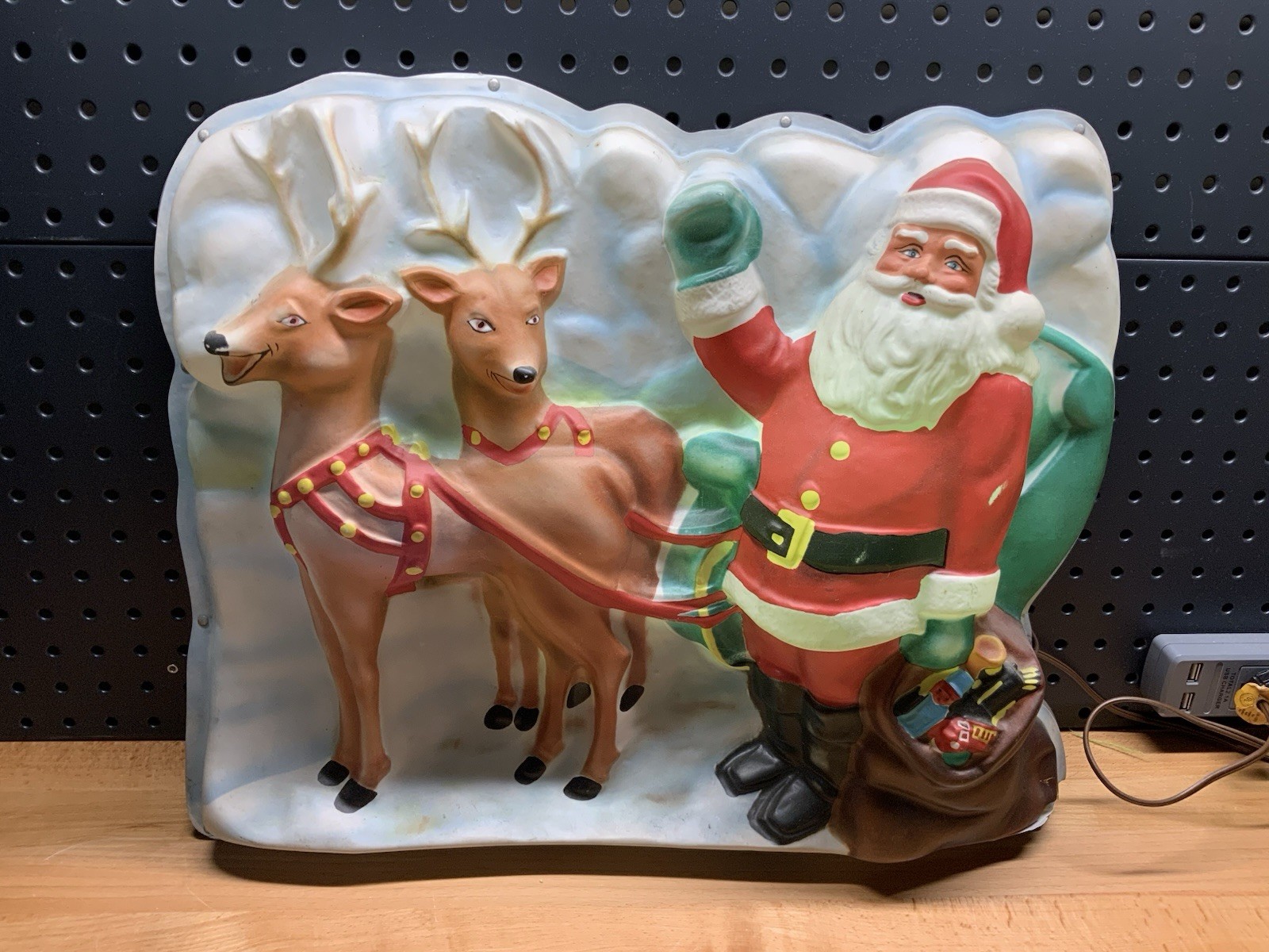 Vtg HTF Paramount Vinylite Plastic Lighted Vacuum Form 3D Santa & Reindeer Vtg HTF Paramount Vinylite Plastic Lighted Vacuum Form 3D Santa & Reindeer