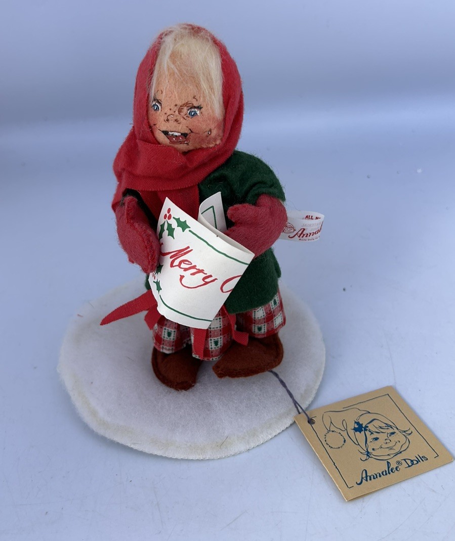 Vintage 1989 Annalee Doll 7” Christmas Caroler W/Mittens & Music & Tags