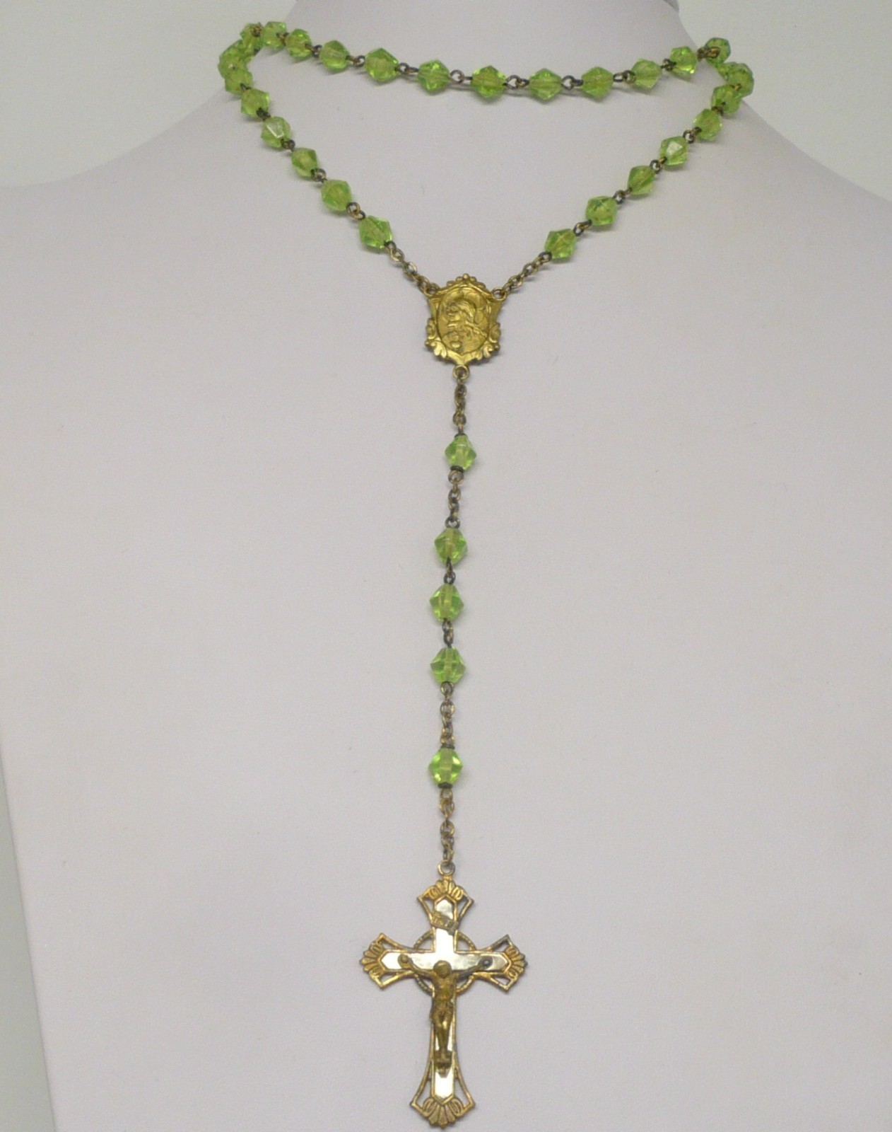 Estate Vintage Green Glass Rosary In Trinket Ivory Pyralin Box WOW Estate Vintage Green Glass Rosary In Trinket Ivory Pyralin Box WOW