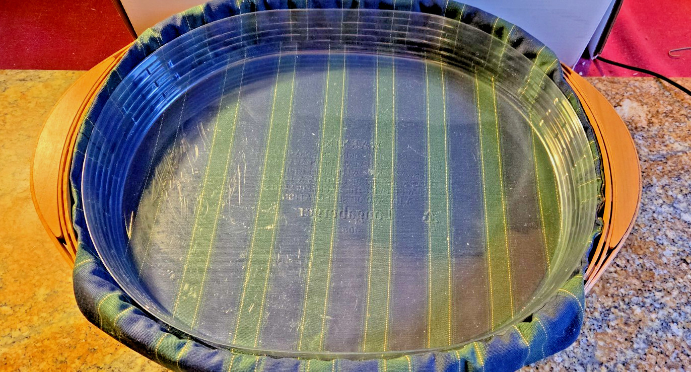Longaberger 2004 Collectors Club Tea Tray Basket with Liner and Protector Longaberger 2004 Collectors Club Tea Tray Basket with Liner and Protector