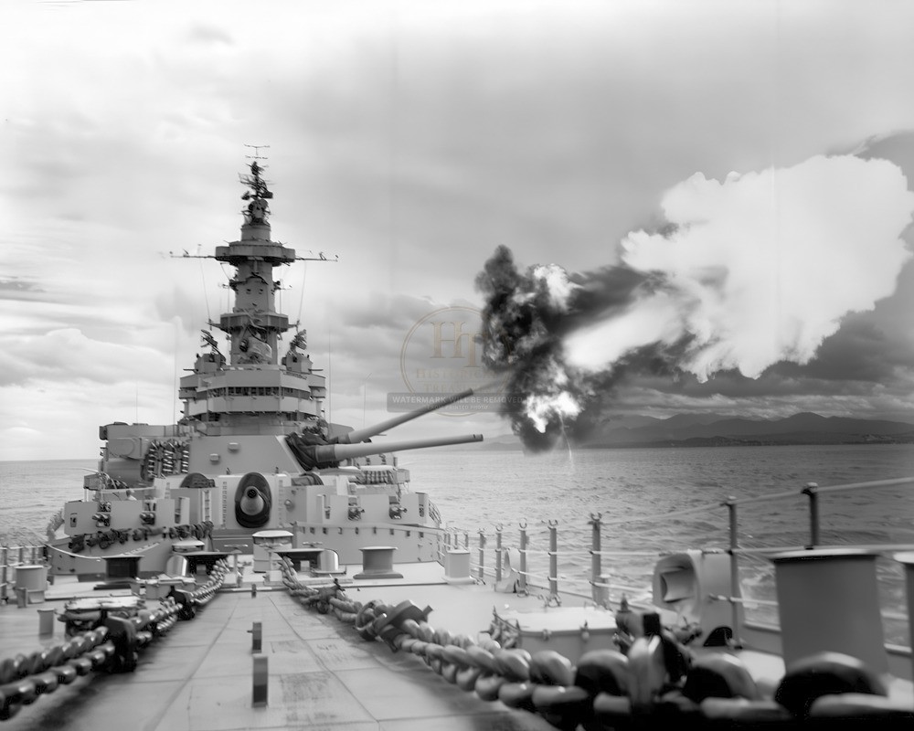 US Navy USS Iowa Firing 16-Inch Guns WWII B&W Photo Print HT413618