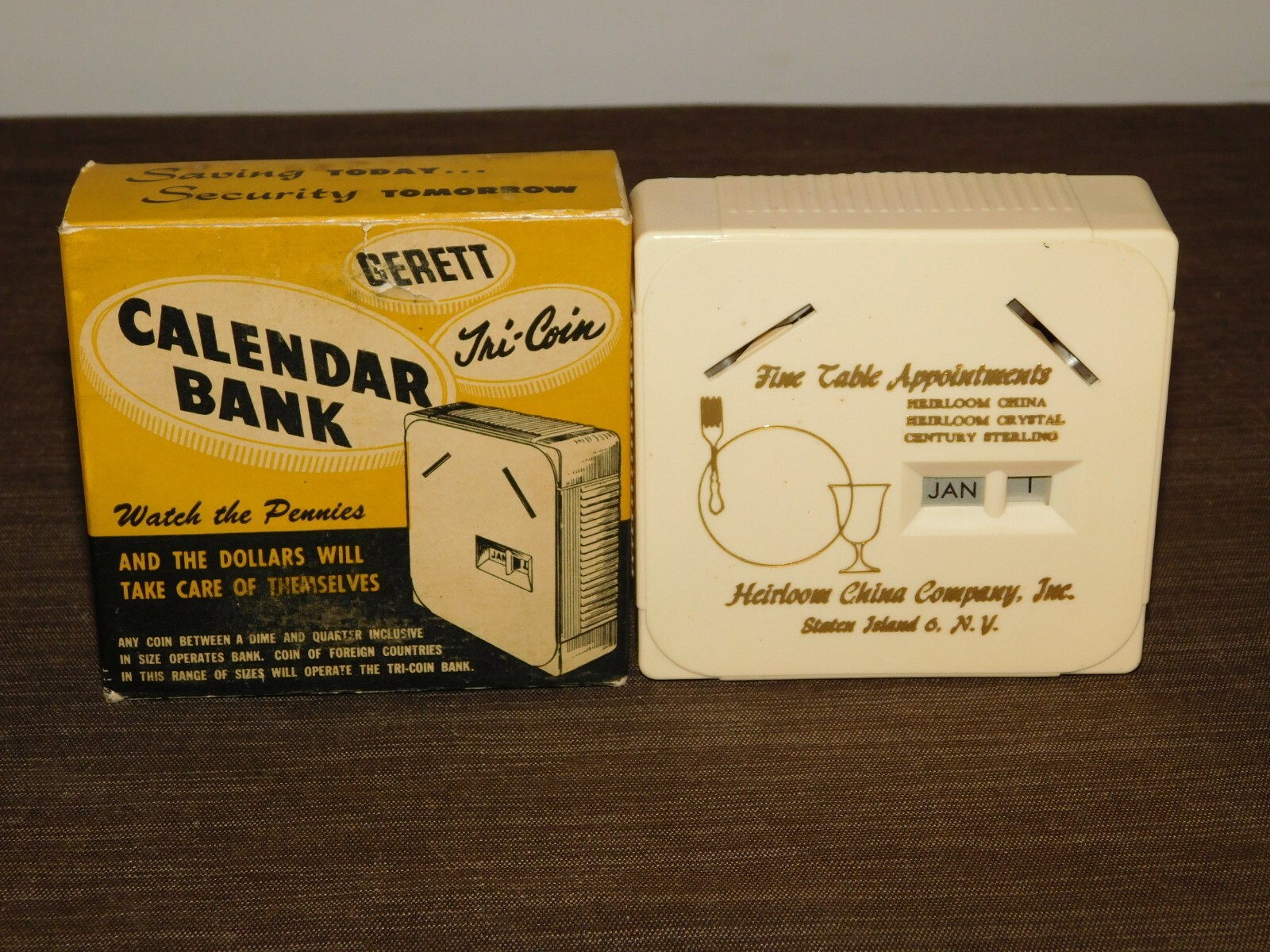 VINTAGE GERETT HEIRLOOM CHINA CO STATEN ISLAND NY TRI-COIN CALENDAR BANK IN BOX