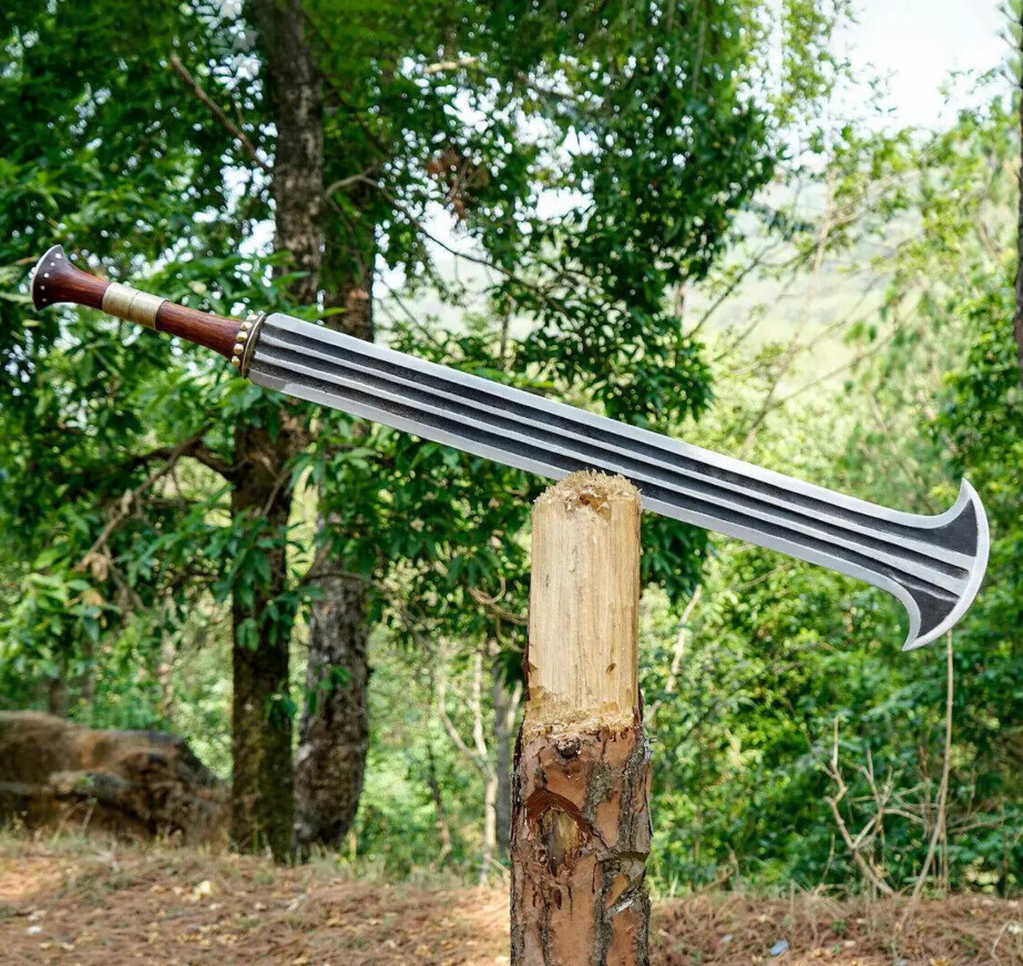 Handmade Konda Ikakalaka Sword – Functional & Sharpened Carbon Steel Blade