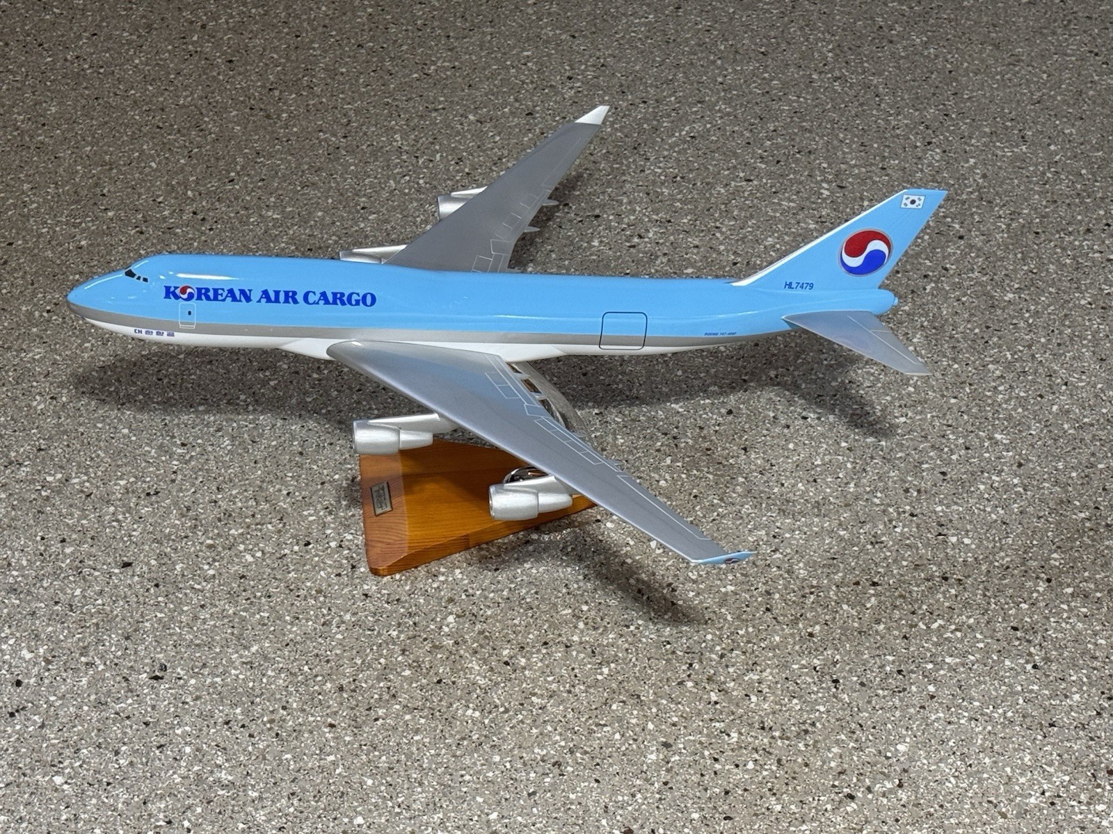 1:100 Korean Air Cargo Plane Model Boeing 747-400F registration HL7479 *Rare