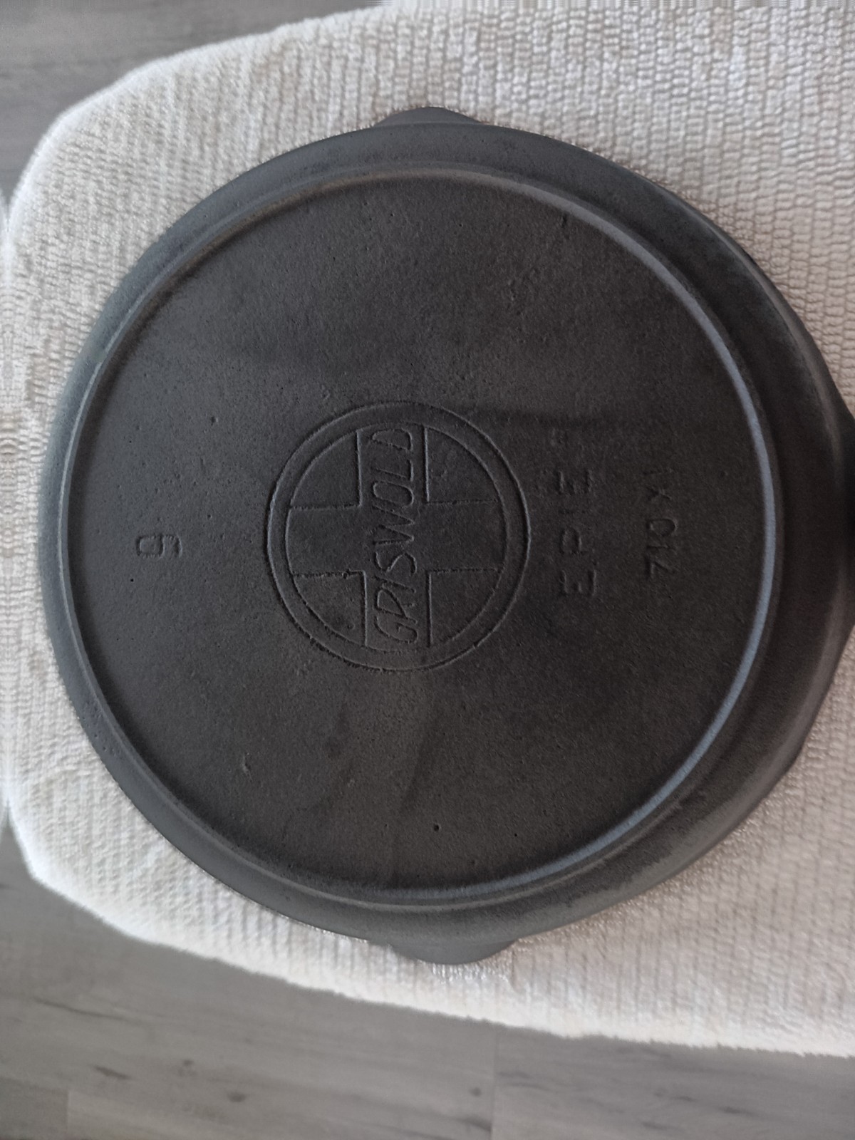 VTG,Griswold#9castIron Skillet 710,LBL,SLANT,ERIE,1906-1912 Heat Ring,Dead Flat, VTG,Griswold#9castIron Skillet 710,LBL,SLANT,ERIE,1906-1912 Heat Ring,Dead Flat,