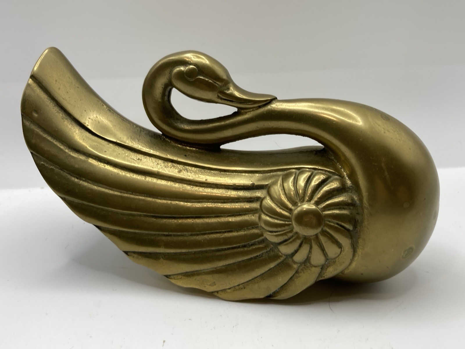 Vintage Crowning Touch Art Deco Heavy Brass Swan Wall Hanging Pocket Planter EUC Vintage Crowning Touch Art Deco Heavy Brass Swan Wall Hanging Pocket Planter EUC