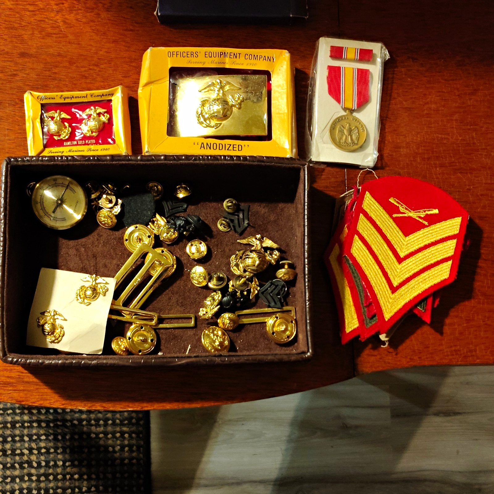 USMC Officers\' Equipment Co. Military Insignia Lot Medal & Chevrons